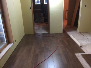 2階の寝室。シックです。