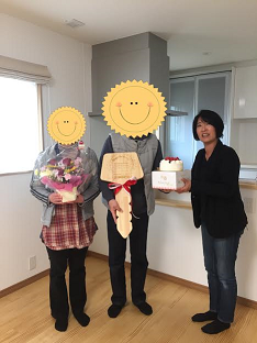 カギのオブジェ&お家の誕生日ケーキの贈呈です!