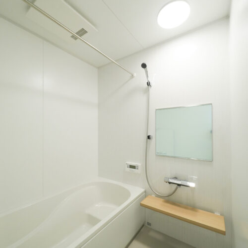 バスルームはクリナップの「ラクヴィア」