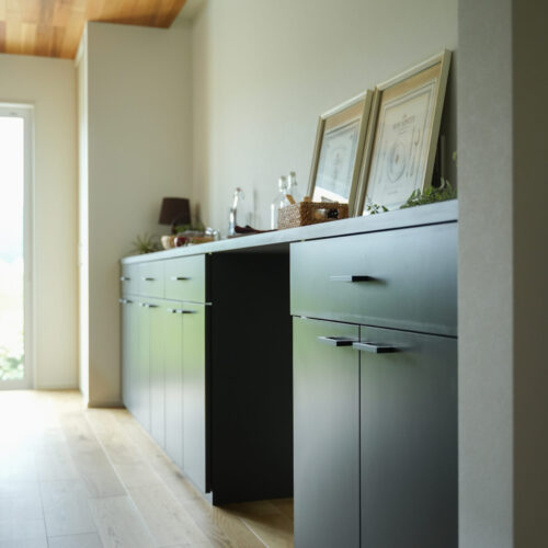 散らかりにくいキッチンの背面収納