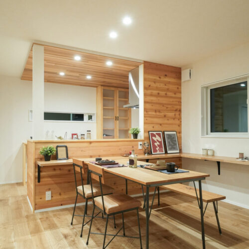 L字型のカウンターがあるダイニング